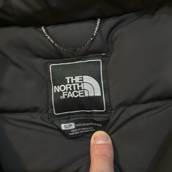 North face women’s winter coat - Picture 16 of 17